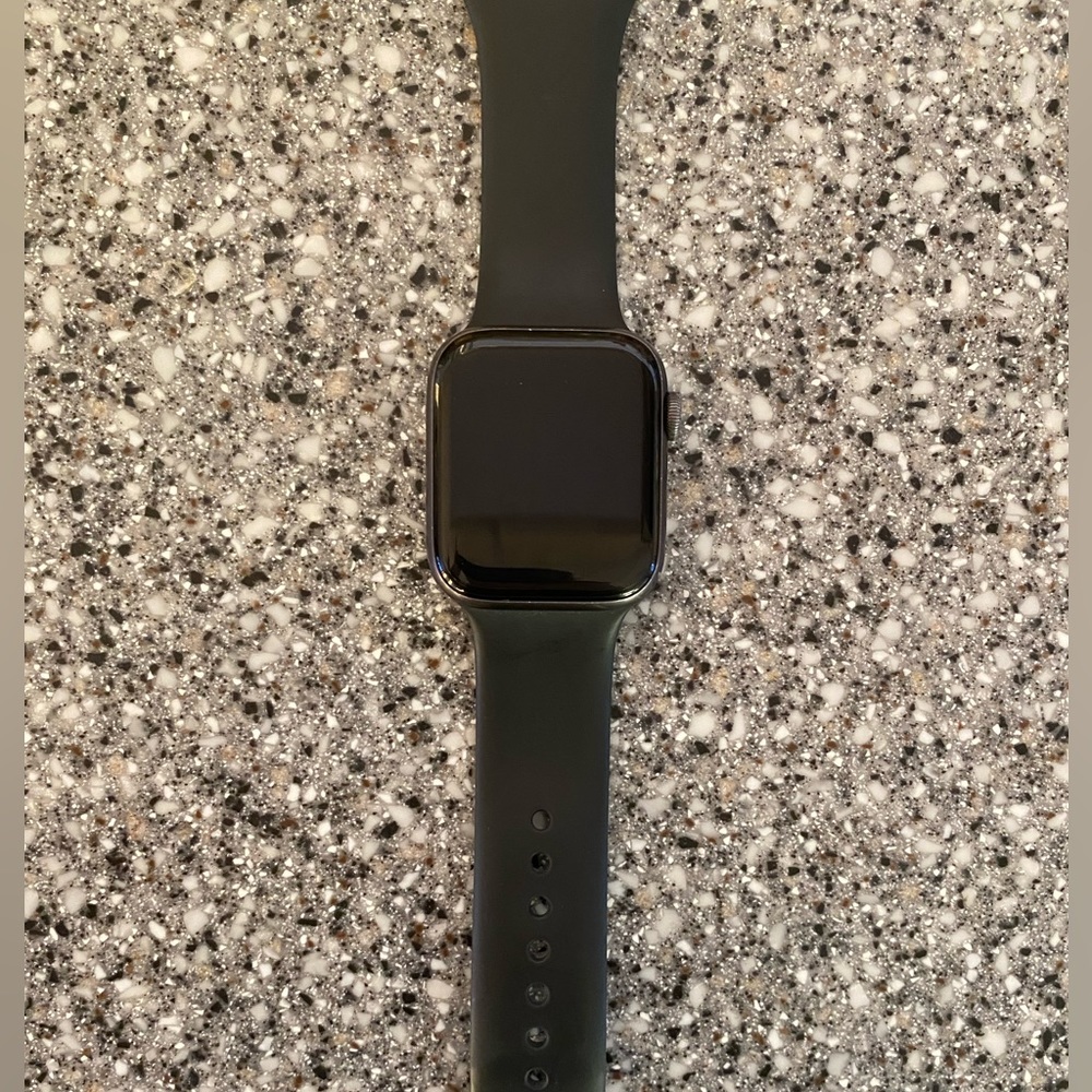 Apple Watch Series 5 44mm aluminum